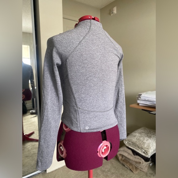 Lululemon cropped long sleeve shirt - Picture 1 of 5
